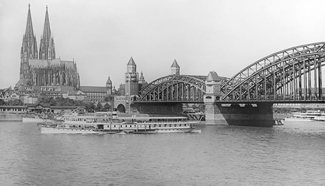 Kölner Dom alte Aufnahme aus 1900 Jahrhundert retuschiert